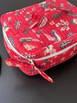 กล่องเครื่องสำอางผ้าฝ้ายพิมพ์ลายดอกไม้สีแดงสไตล์วินเทจ เป็นมิตรกับสิ่งแวดล้อม ปรับขนาดได้ กันน้ำ ทนทาน พร้อมซิปปิด - Product Image 3