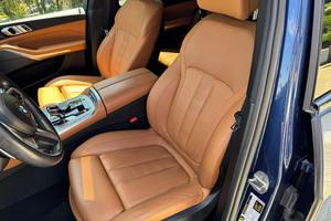 BMW X5 xDrive50i 2019 usado premium, con motor V8 biturbo y tracción en las cuatro ruedas. - Product Image 5