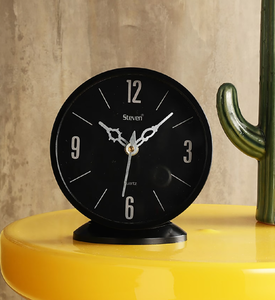Ak Laiton Petite Horloge De Bureau En Métal De Cuivre Accent Chic Moderne pour Les Intérieurs De Maison Minimaliste Marvel Simple Horloge De Table En Cuivre - Product Image 2