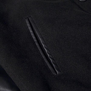 Chaqueta universitaria de béisbol de gran tamaño negra de tendencia superior para hombre, ropa de calle con capucha cálida de invierno, decoración bordada con cuello levantado - Product Image 6