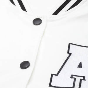 Chaqueta de manga corta de cuero personalizada para mujer, chaqueta universitaria corta de estilo callejero con logotipo bordado 2025, chaqueta universitaria corta para mujer con servicio OEM - Product Image 5