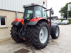 Tractor de maquinaria agrícola Massey Ferguson 5480 en stock a la venta - Product Image 4