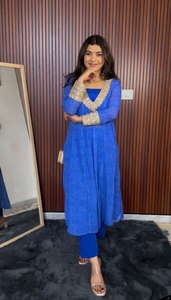 Nouveau créateur de mode pour femmes Salwar Costume Collection Georgette Soie Tissus Impression numérique Broderie Conception Bordure pour les Fêtes - Product Image 2