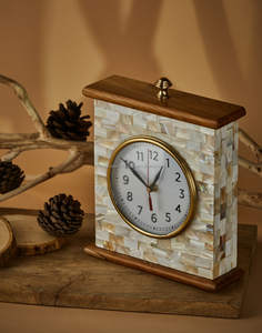 El último reloj Art Deco de madreperla de United Trade World, decoración de pared de hierro con exhibición de agujas para el concepto del hogar - Product Image 2