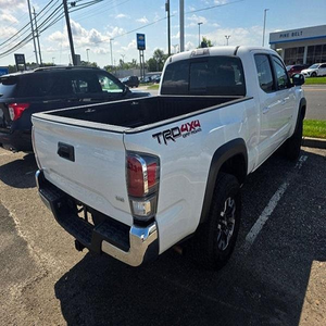 USADO 2022 para Tacoma 4WD SR5, Volante a la Izquierda, Asientos de Cuero, Cámara Trasera, Techo Solar, Pantalla Táctil - Product Image 2