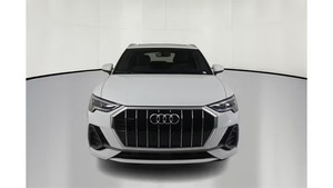 Audi Q3 ปี 2024 รุ่น S Line Premium 45 TFSI สภาพดี ใช้งานน้อย - Product Image 2