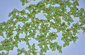 Hermosas cuentas envueltas en alambre facetado de peridoto chapadas en Oro 1 + 3. Collar de cuentas colgantes de piedras preciosas para hacer joyas - Product Image 5