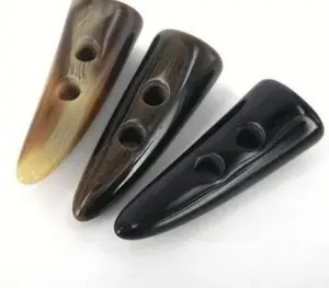 Botón de palanca de cuerno de búfalo natural brillante para abrigo - Product Image 1