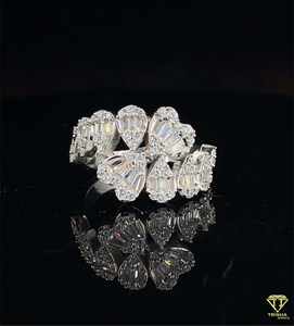 Anillo de diamantes de corazón helado hecho en plata de ley 925 adornado con diamantes de moissanita brillante para bodas y aniversarios - Product Image 3