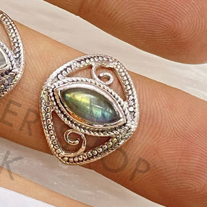 แหวนอัญมณีทำด้วยมือทำจากเงินสเตอร์ลิง925เป็นของขวัญสำหรับเธอ - Product Image 2