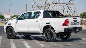 Limpieza de segunda mano 2023 TOYO_TA HILUX DC GR SPORT 2.8L V6 camioneta - Product Image 3