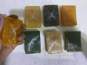 สบู่มะพร้าวพรีเมียม ผสมส่วนผสมจากธรรมชาติเพื่อทำความสะอาด บำรุง และปกป้องผิว ให้ผิวนุ่ม สุขภาพดี และเปล่งประกาย - Product Image 5