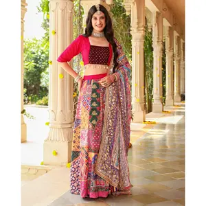 Ensemble Lehenga en satin de soie rose Jiyana avec travail de miroir pour femmes - Product Image 3