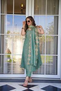 Exclusif Viscose Zari Chanderi Avec Broderie Kurti Pant Et Dupatta Exportateur Et Fournisseur De Surat Au Taux Le Plus Bas - Product Image 5