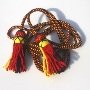 เชือกคล้องคอแบบสายรุ้ง หลากสี ทำจากอะคริลิกและขนสัตว์ พร้อมพู่ห้อยสองอัน สีแดง น้ำเงิน เหลือง หนา 8 มม. ยาว 2 เมตร เชือกตกแต่งสำหรับงานฝีมือ - Product Image 5