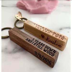 Vente en gros de porte-clés en bois de noyer rectangle gravé sur mesure logo vierge fait à la main cadeaux personnalisés pour sacs à dos porte-clés - Product Image 5