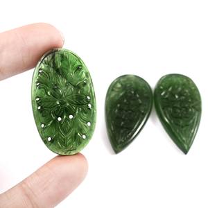 Conjunto de joyas de piedras preciosas verdes de serpentina natural, collar y pendiente de tres piezas tallado hecho a mano en la India - Product Image 2