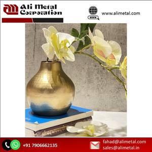 Florero moderno de metal de forma ovalada con nuevo diseño de lujo dorado mate Florero elegante para el hogar y totalmente personalizable. - Product Image 6