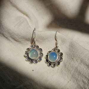 Boucles d'oreilles pendantes en argent sterling 925 plaqué or avec pierre précieuse en calcédoine, élégantes pour un usage quotidien, pour femmes, occasions de mariage et de fête - Product Image 5