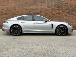 รถยนต์รุ่นฮิตปี 2024 Turbo S AWD พวงมาลัยซ้าย ภายในสีเข้ม เบาะหนัง ยาง R17 คูเป้ เกียร์อัตโนมัติ หลังคาซันรูฟแบบพาโนรามา สภาพดี - Product Image 4