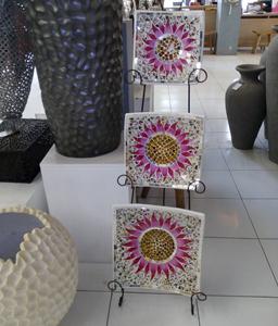 Ensemble de 3 assiettes décoratives en céramique avec motif peint à la main pour la décoration de la maison - Product Image 1