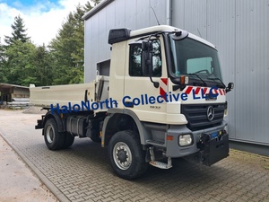 Camion à benne basculante diesel lourd d'occasion 2007 pour Mercedes Benz 1832 4x4 Euro 4, conduite à gauche, capacité de charge de 31 à 40 tonnes, poids total autorisé de 10 à 15 tonnes - Product Image 2