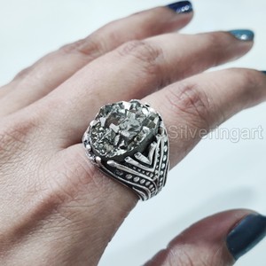 Mayorista Anillo para hombre Anillo de piedra preciosa de pirita en bruto natural Anillo de piedra natal Todos los tamaños Joyería de Navidad otomana Anillo de plata esterlina 925 - Product Image 3