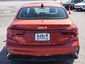 2023 Kia Forte LXS FWD พร้อมเบาะหนังระบบนำทางเริ่มต้นด้วยรีโมตซันรูฟล้ออัลลอยด์แพ็กเกจเทคโนโลยี - Product Image 3