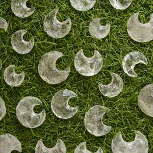 Cristal de quartz clair naturel sculpté en forme de croissant de lune, pierre précieuse de guérison métaphysique, fabrication de bijoux, luxe pour enfants, hindouisme - Product Image 2