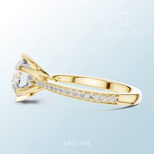 แหวนคลัสเตอร์หรูหราประดับเพชรทรงกลมบนตัวเรือนทองคำขาว ออกแบบมาสำหรับงานหมั้น งานแต่งงาน หรือสวมใส่ในชีวิตประจำวัน เป็นของขวัญพิเศษ - Product Image 6