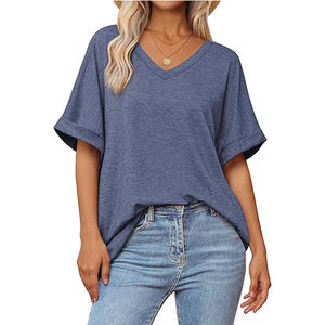 แฟชั่นฤดูร้อนของผู้หญิงเสื้อยืดคอวีแขนสั้นสีกรมท่าพิมพ์ลายปักตามสั่ง - Product Image 1