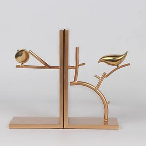 Serre-livres classiques en métal avec éléments décoratifs parfaits pour un organisateur de bureau élégant et un décor de porte-livre élégant - Product Image 1