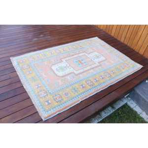 Alfombra Vintage de 3.6x5.2 pies, Alfombra Turca, Alfombra de Lana con Estampado Animal Azul - Product Image 2