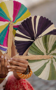 Abanico de Hoja de Palma Hecho a Mano, Abanico Decorativo de Hojas de Palma para Bodas, Fiestas, Eventos, Vietnam, Logotipo Privado Disponible - Violeta - Product Image 6