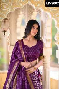 Vêtements ethniques indiens Tussar soie matériel Lehenga Choli avec Ikkat avec feuille d'impression travail et Gotta Patti dentelle bordure Dupatta ensemble - Product Image 4