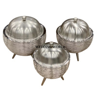 Ensemble de trois chauffe-plats métalliques de qualité supérieure, fait main, de luxe, neufs, en métal.