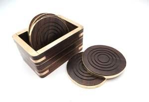 Juego de Posavasos Cuadrados de Madera Clara Moderna con Elegante Soporte Dorado para Decoración Minimalista de Primera Calidad - Product Image 5