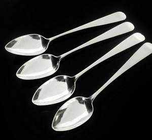 Ensemble de couverts de mariage en acier inoxydable pur au design classique, couverts faits à la main, ensemble de 4 cuillères, fabriqué en Inde - Product Image 1