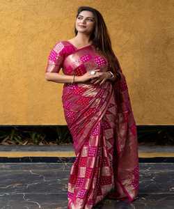 Elegante Sari Banarasi para mujer con impresionante trabajo tradicional y elegante aspecto de fiesta de boda - Product Image 6