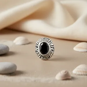Boucles d'oreilles clous Art Palace vintage en argent 925 et onyx, motif géométrique, sertissage clos, unisexe, pour usage quotidien - Product Image 1