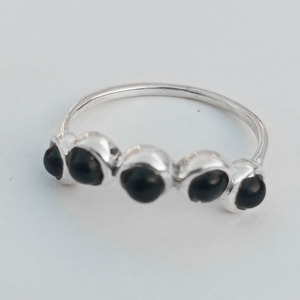 Vente en gros de bague onyx noir vieilli en argent sterling 925 sur mesure bijoux fins pour les fêtes de femmes pour le mariage et les fiançailles - Product Image 4
