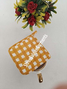 Bloc à main réversible blanc et jaune imprimé coton matelassé caboteur à thé bord passepoil maison tapis de Table produit d'ameublement - Product Image 4