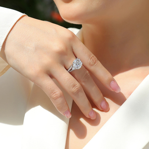 Anillo de Compromiso y Boda de Lujo con Diseño Geométrico Moderno para Mujer, Oro Blanco de 10K con Doble Halo de Moissanita, Anillo de Clúster Personalizado - Product Image 5