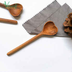 100% en bois, cuillère en forme de cœur, utilisée pour les repas quotidiens ou comme un cadeau significatif. Taille 12x3cm. Un cadeau significatif - Product Image 4