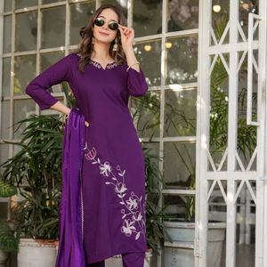 ชุดเดรสเคอร์ติปักลาย3ชิ้นสำหรับผู้หญิงอินเดียใหม่2025 - Product Image 1