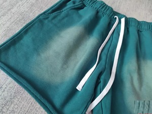 Shorts pour hommes en polyester/coton, taille élastique, délavage acide, longueur genou, motif personnalisé style streetwear, respirant et écologique - Product Image 3