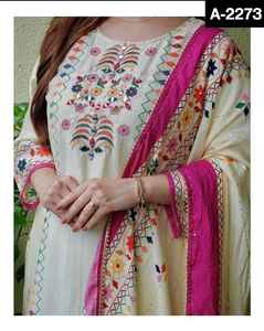 ชุดประจำชาติอินเดีย georgette พร้อมทำ Kurtis มือทำงานและคอ Wid ลำดับเต็มรูปแบบทำงานพิมพ์ดิจิตอลสำหรับผู้หญิงสวมใส่ kurti - Product Image 2