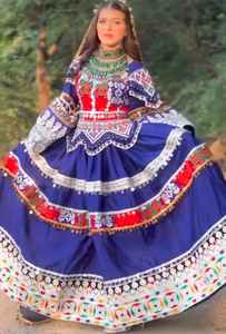 Robe longue en lin vintage afghane pour femmes, col en V, broderie traditionnelle, délicat travail de perles, détail de boutons naturels, spécial - Product Image 6