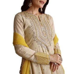 Costume Sharara en tissu neutre avec paillettes Zari pour réception de fête de mariage et célébrations culturelles traditionnelles - Product Image 3