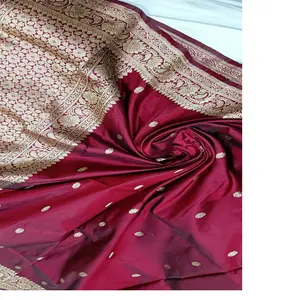 Sarees de brocado de seda pura hechos a medida en color granate con estampado plateado en longitudes de 5 metros ideales para tiendas de saris para reventa